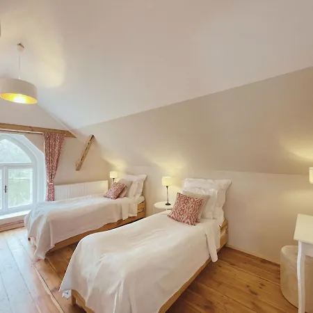 Zamecka Stodola - Cerveny Hradek U Sedlcan Tatil Evi