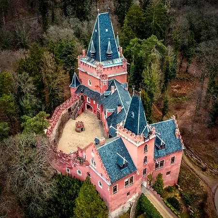 Casa de Férias Zámecká Stodola - červený Hrádek U Sedlčan