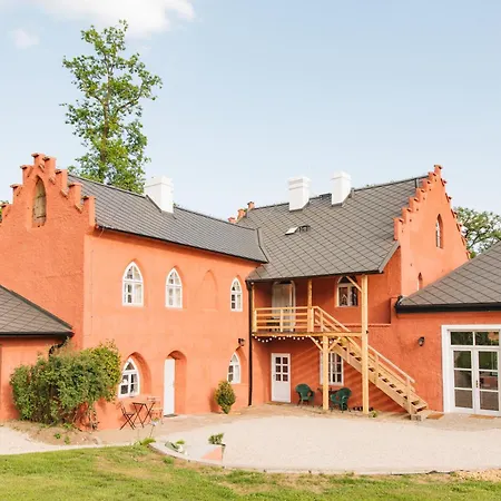 Zamecka Stodola - Cerveny Hradek U Sedlcan * Selčan
