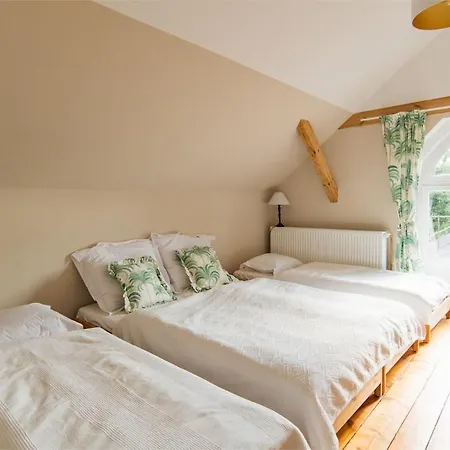 Zamecka Stodola - Cerveny Hradek U Sedlcan Tatil Evi Selčan