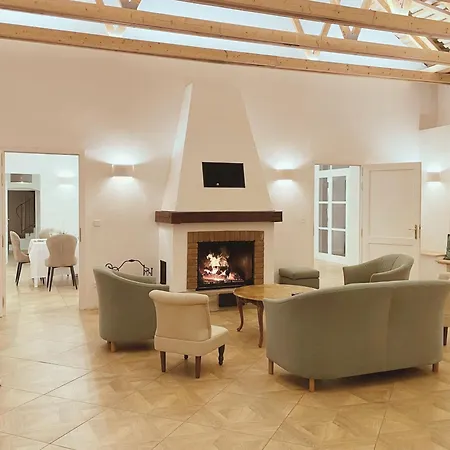 Zamecka Stodola - Cerveny Hradek U Sedlcan Tatil Evi Selčan